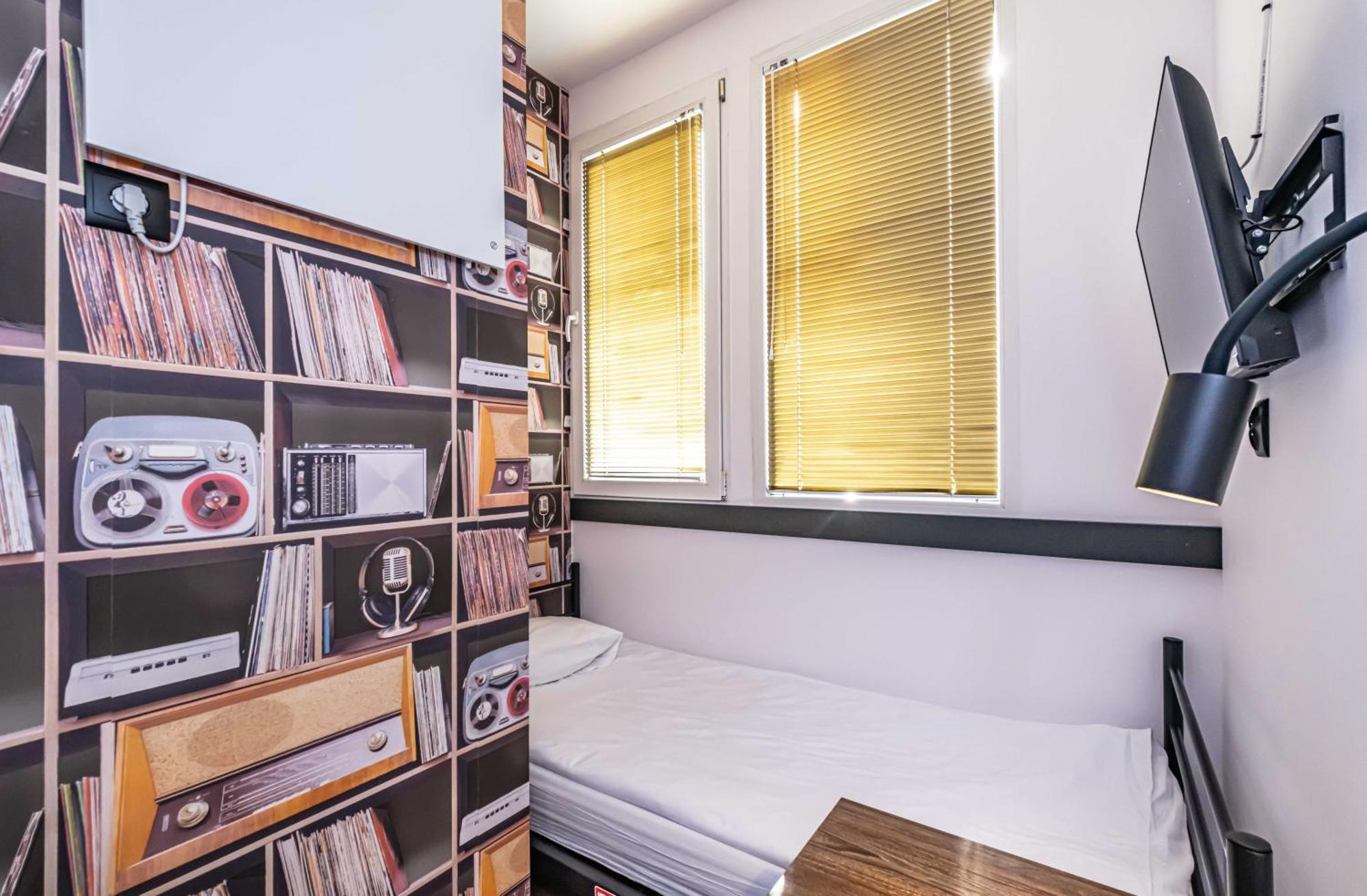 Vola Hostel Βαρσοβία Εξωτερικό φωτογραφία